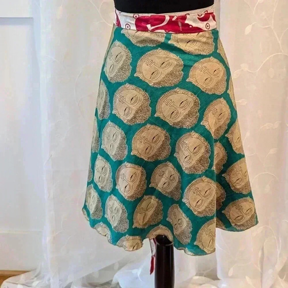 Darn Good Yarn Silk Blend Reversible Wrap Mini Skirt, Size Regular (4-12) - Picture 4 of 4